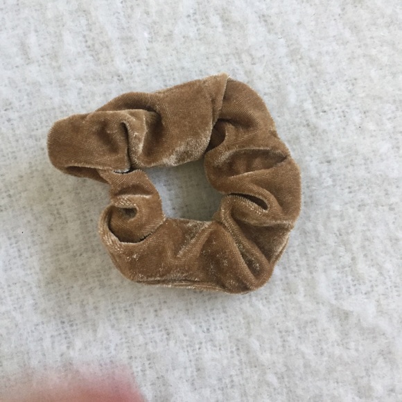 💘NEW SCRUNCHIES💘 - Picture 3 of 5